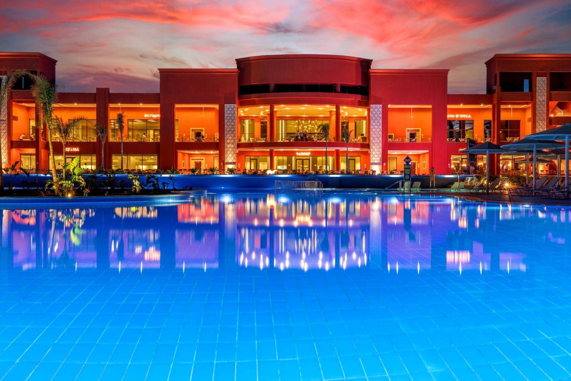 Pickalbatros Laguna Vista Aqua Park 샤름 엘 셰이크 외부 사진 The resort at night